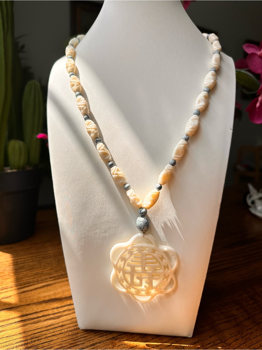 Vintage Chinese Shou Longevity Symbol Lucite Pendant Necklace.